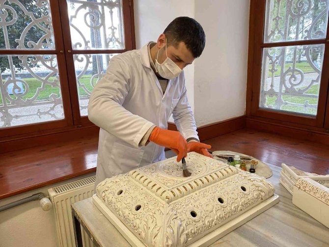 Osmanlı Döneminden Kalan Çini Sobalar Restore Edilerek Gün Yüzüne Çıkıyor