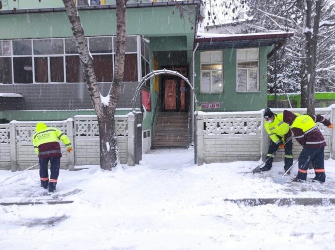 Elazığ Belediyesinin Kar Mesaisi Sürüyor