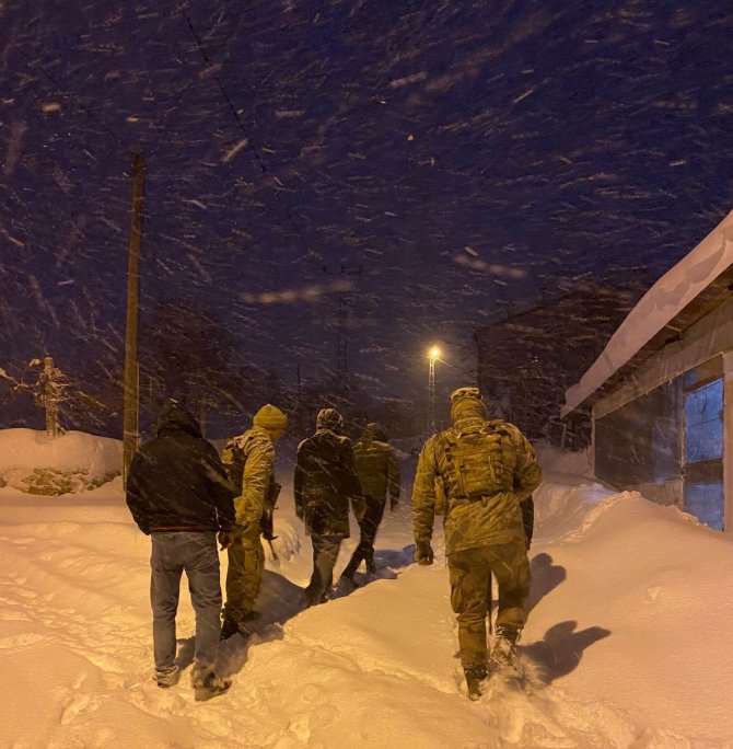 Elazığ’da Donmak Üzere Olan Hayvanlar Kurtarıldı