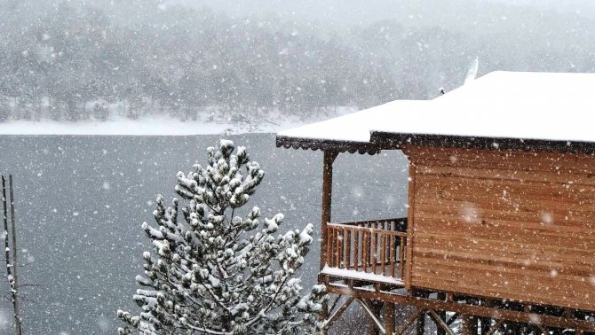 Emet Tahtalı Mesire Alanı’nda Kartpostallık Kar Manzaraları