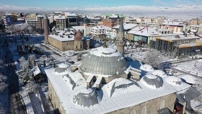 Erzurum’da Kar Altında Kalan Tarihi Yerler Havadan Görüntülendi
