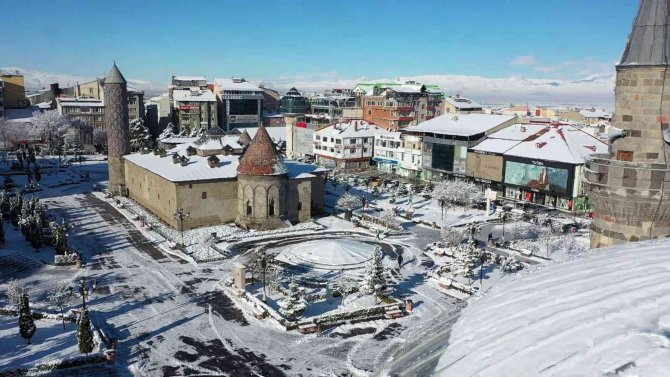 Erzurum’da Kar Altında Kalan Tarihi Yerler Havadan Görüntülendi