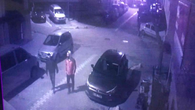 Esenyurt’ta Gece Vakti Apartmana Girmeye Çalışan 5 Şüpheli, Bina Sakinlerine Korku Dolu Anlar Yaşattı