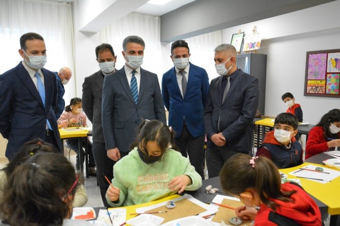 Beceri Atölyelerinde Öğrenciler Yeteneğini Keşfediyor