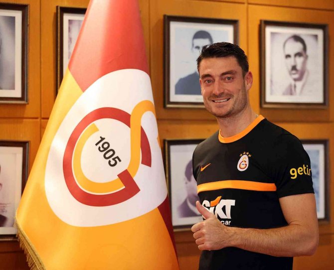 Albert Riera, Domenec Torrent’in Ekibine Katıldı