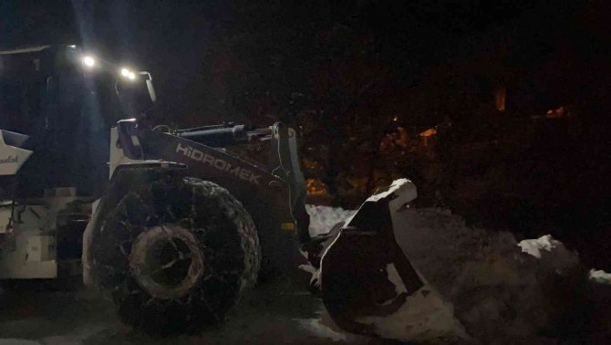 Hakkari’de 20 Yerleşim Yerinin Yolu Ulaşıma Kapandı