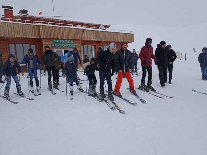 Kur’an Muhafızları Kayak Merkezinde Buluştu