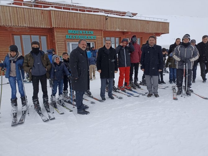 Kur’an Muhafızları Kayak Merkezinde Buluştu