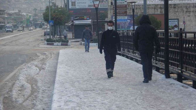 Hatay’da 5 Yıl Aradan Sonra Kar Sevinci