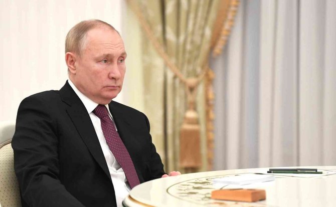 Putin’le Görüşen İ̇ran Cumhurbaşkanı Reisi: "40 Yılı Aşkın Bir Süredir Abd’ye Karşı Direniyoruz"