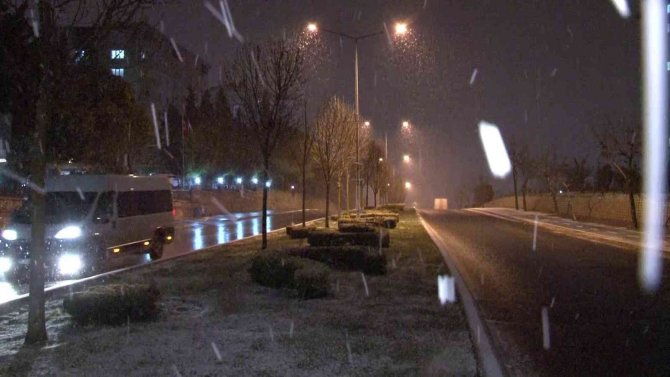 İ̇stanbul’da Beklenen Kar Yağışı Etkisini Göstermeye Başladı