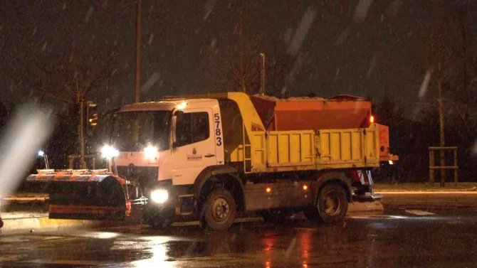 İ̇stanbul’da Beklenen Kar Yağışı Etkisini Göstermeye Başladı