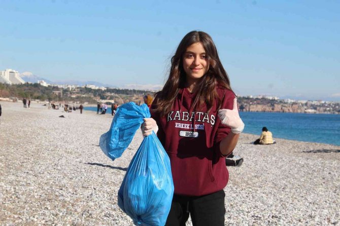 Dünyaca Ünlü Sahile 750 Kilometre Uzaklıktan Öğrenci Eli