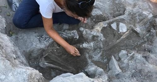 4 Bin Yaşında İnsan Ve Köpek İskeleti Bulundu, Makalesi Ses Getirdi