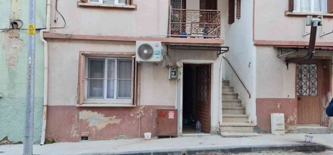 Cansız Bedeni Kötü Kokular Gelince Ortaya Çıktı