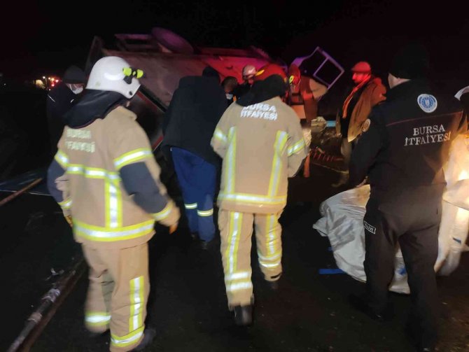 Kontrolden Çıkan Kamyon Devrildi: 2 Yaralı