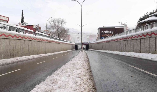Kahramanmaraş’ta Son 20 Yılın En Yüksek Kar Yağışı
