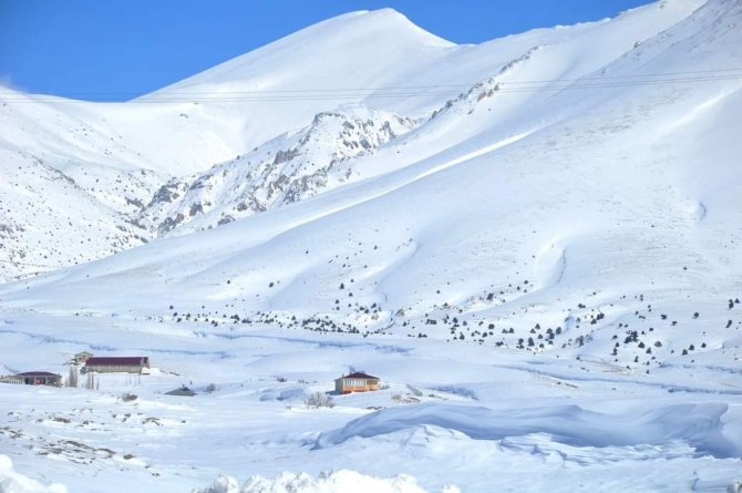 Kahramanmaraş’ta Kar Manzarası Eşsiz Güzellikler Sunuyor