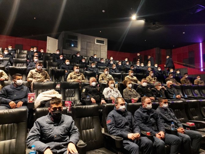 Jandarma Personeli, “İ̇yi Ki Varsın Eren” Filmini İzledi