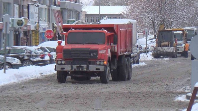 Kayseri’de 375 Köy Yolu Ulaşıma Kapandı