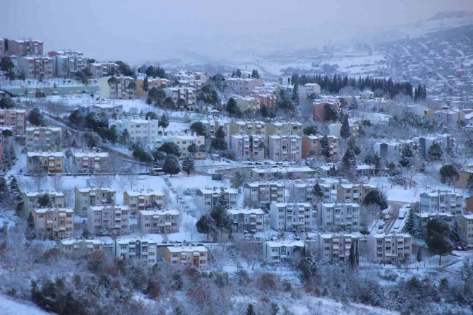 Kocaeli’de Kar Yağışı Etkili Oluyor