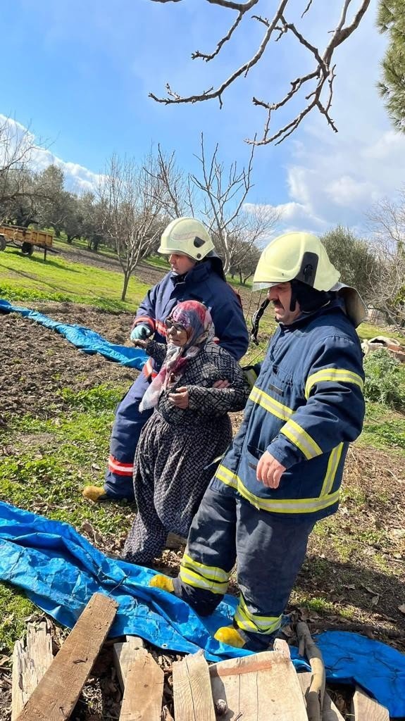 Yangında Mahsur Kalan İki Kişiyi İtfaiye Kurtardı