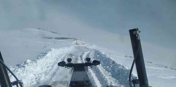 Mersin Büyükşehir’den Mut’ta Karla Mücadele Çalışması