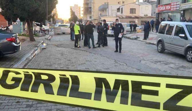 Rüzgarda Kafasına 10 Kiloluk Taş Düşen Kadın Hayatını Kaybetti