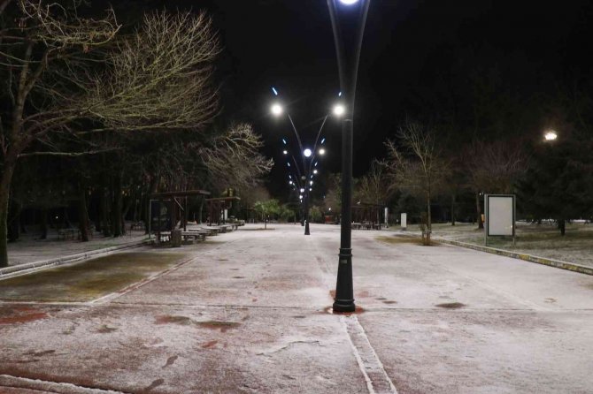 Sakarya’da Kar Yağışı Etkili Oluyor
