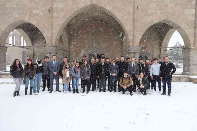 Rektör Aktekin, Öğrencilerle Buluştu