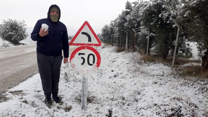 Uzun Yıllar Sonra Düziçi’ne Yağan Kar Vatandaşları Sevindirdi