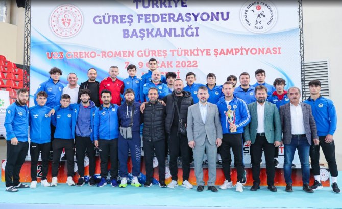 Sakarya’nın Güreş Takımı Minderin Tozunu Attı