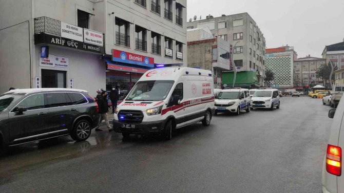 Poliklinikteki Alacak Verecek Meselesi Kanlı Bitti: 1 Yaralı