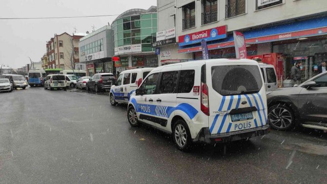 Poliklinikteki Alacak Verecek Meselesi Kanlı Bitti: 1 Yaralı