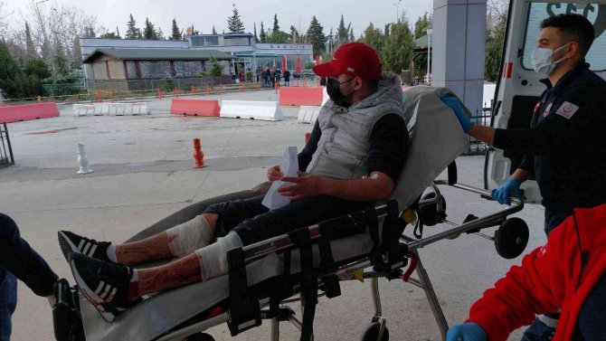 Çocukluk Arkadaşının Kardeşi Tarafından Bıçaklandı