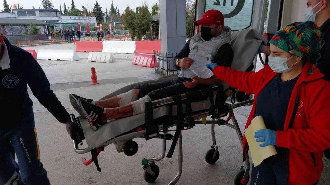 Çocukluk Arkadaşının Kardeşi Tarafından Bıçaklandı