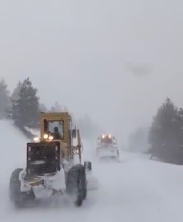 Sinop’ta Kar Hayatı Felç Etti: 222 Köy Yolu Kapalı