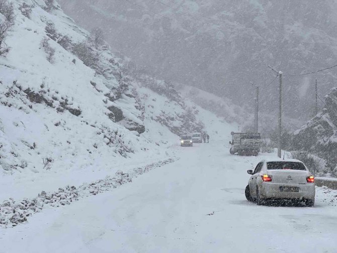 Şırnak’ta Yoğun Kar Yağışı Ulaşımı Olumsuz Etkiledi