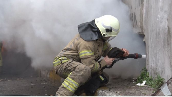 Şişli’de 5 Katlı Bina Alevlere Teslim Oldu
