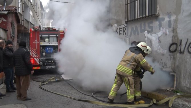 Şişli’de 5 Katlı Bina Alevlere Teslim Oldu