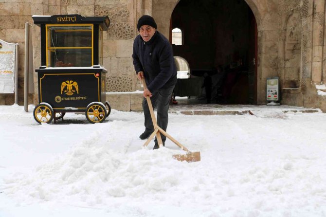 Sivas Kar Altında Kaldı