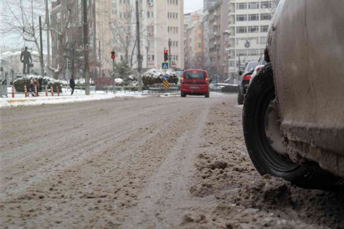 Eskişehir’de Yollar Çamurla Kaplandı