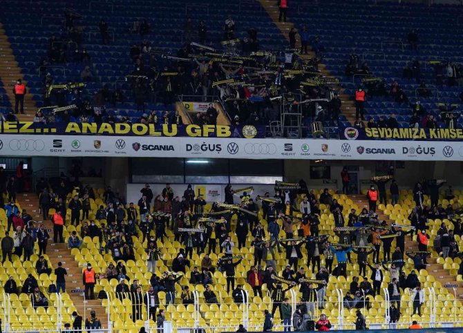 Spor Toto Süper Lig: Fenerbahçe: 0 - Altay: 1 (Maç Devam Ediyor)