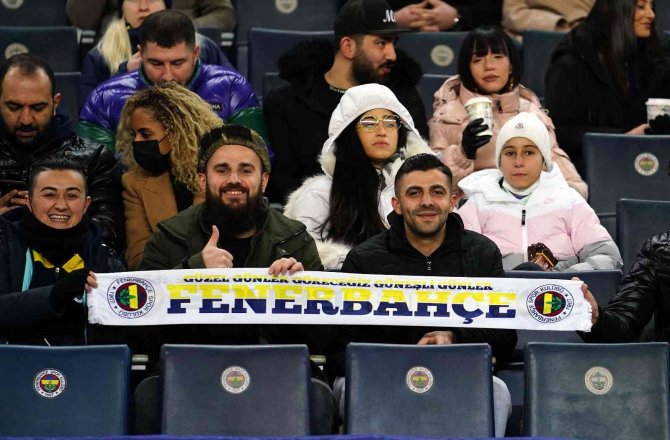 Spor Toto Süper Lig: Fenerbahçe: 0 - Altay: 1 (Maç Devam Ediyor)