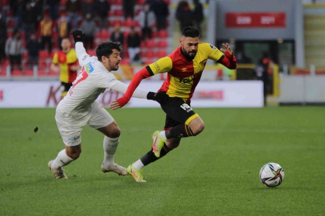 Spor Toto Süper Lig: Göztepe: 1 - Dg Sivasspor: 0 (İ̇lk Yarı)