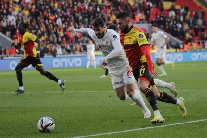 Spor Toto Süper Lig: Göztepe: 1 - Dg Sivasspor: 0 (İ̇lk Yarı)