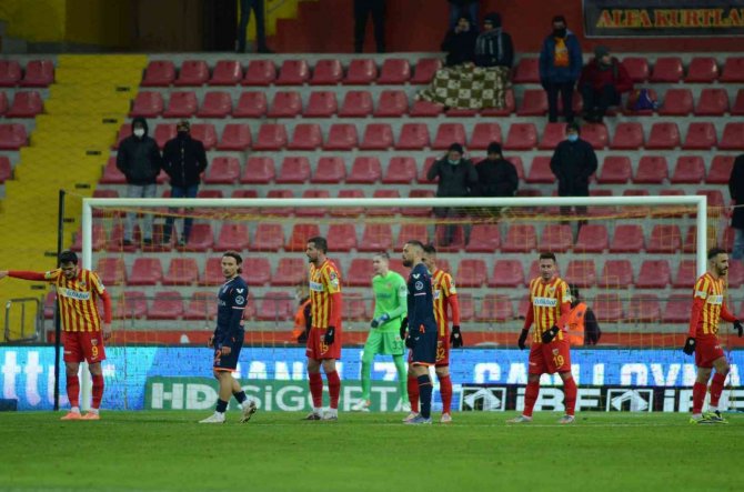 Spor Toto Süper Lig: Kayserispor: 0 - Medipol Başakşehir: 0 (İ̇lk Yarı)