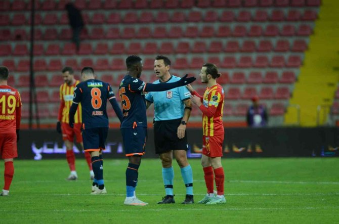 Spor Toto Süper Lig: Kayserispor: 0 - Medipol Başakşehir: 0 (İ̇lk Yarı)