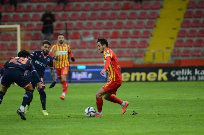 Spor Toto Süper Lig: Kayserispor: 0 - Medipol Başakşehir: 0 (İ̇lk Yarı)