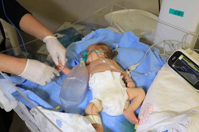 Ambulans Helikopterle Adana’ya Getirilen Minik Ahmet’in Durumu İyi